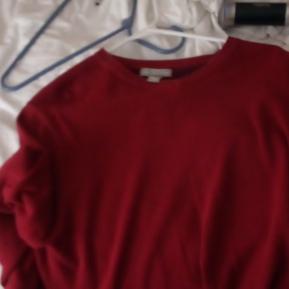 Red sweater - Picture 3 of 3